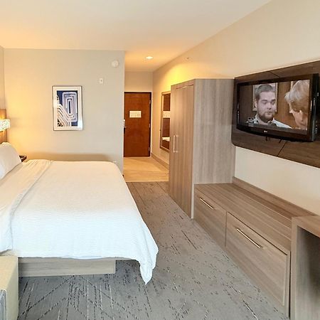 Holiday Inn Express Kenedy By Ihg Exterior photo