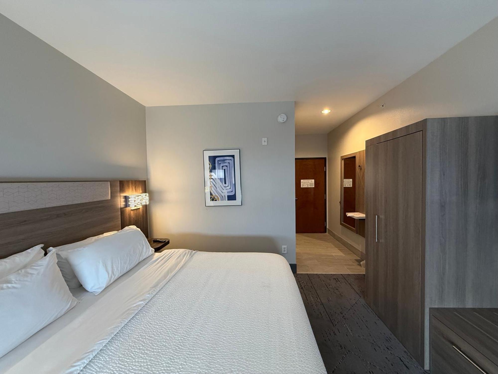 Holiday Inn Express Kenedy By Ihg Exterior photo